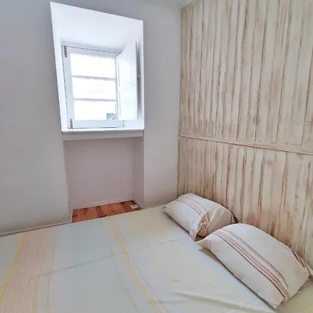 Small Lovely Studio-2